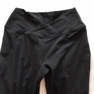 Black surface power legging